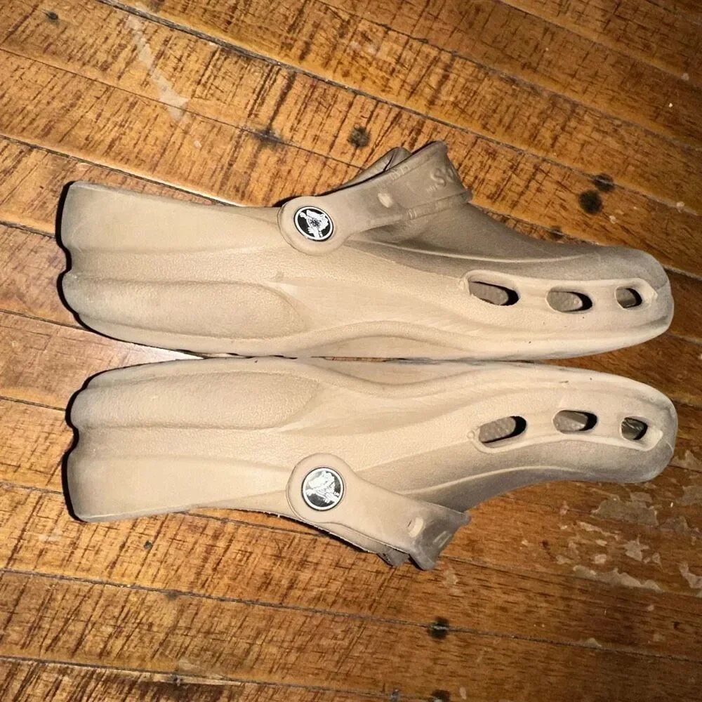 CROCS tan slip